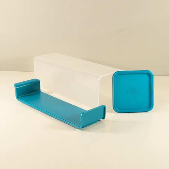 TUPPERWARE Cheese keeper in blue - Picture 1 of 9